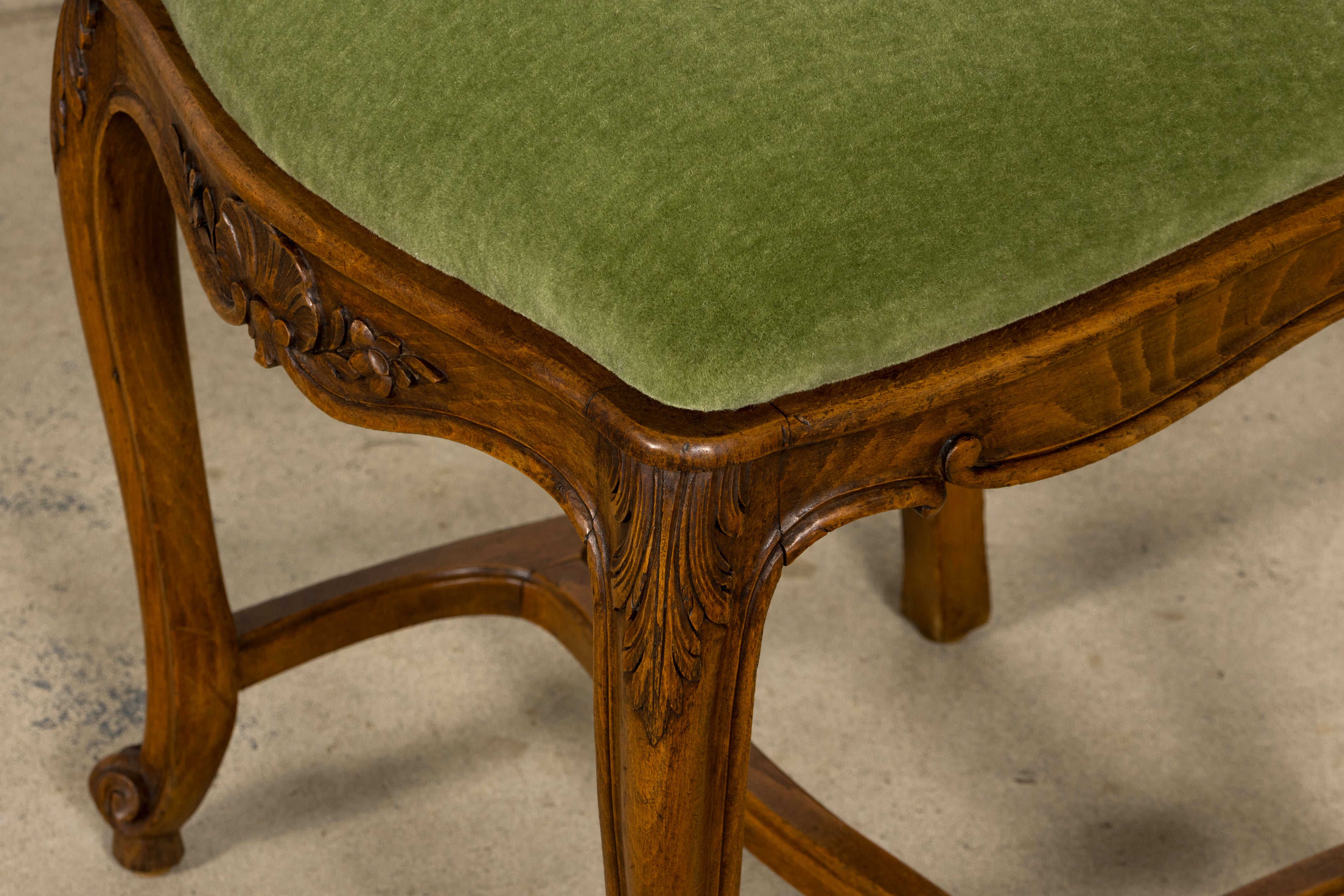 Early 20th Century French Louis XV Walnut Dining Chairs with Moss Green Mohair, Set of 8