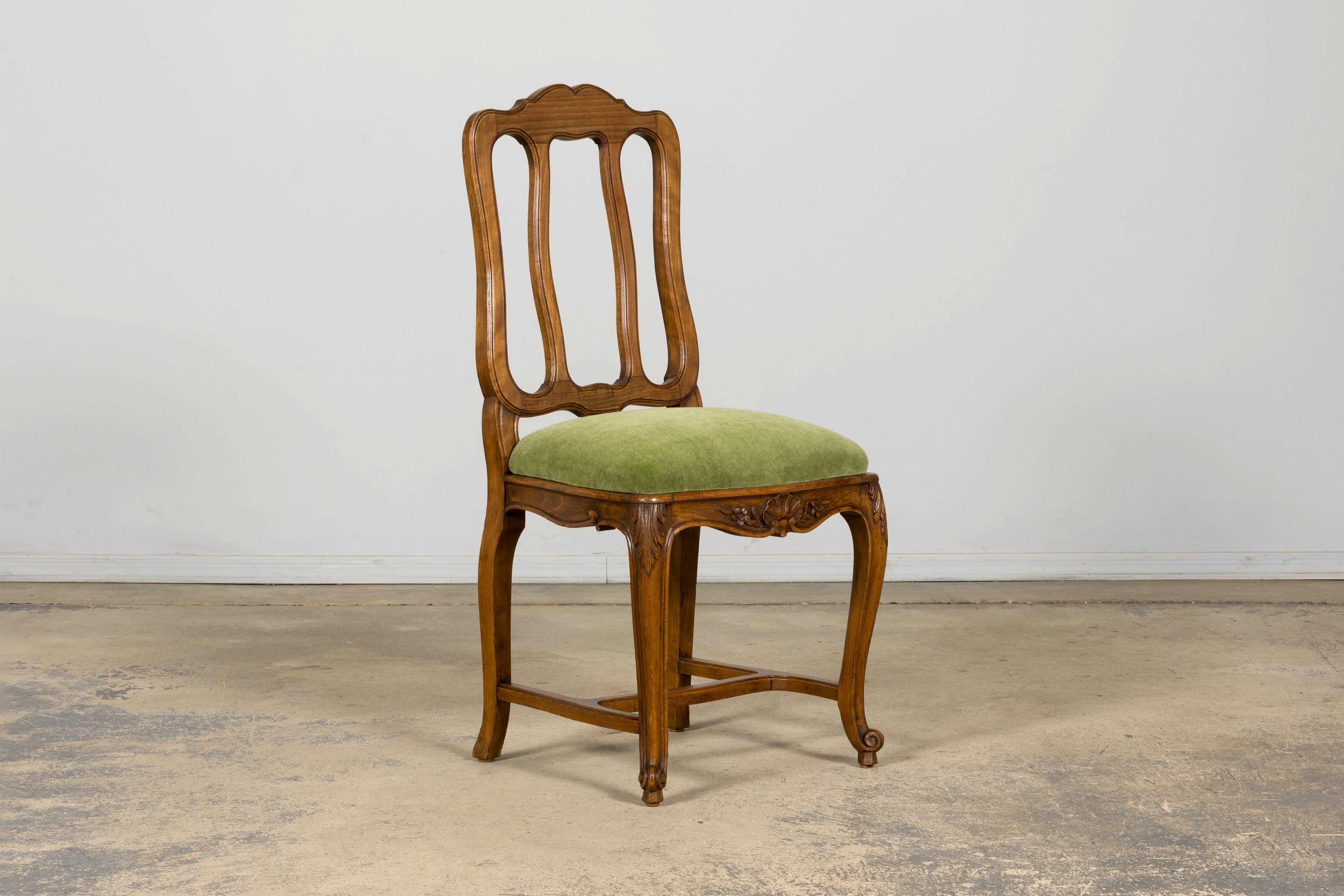 Early 20th Century French Louis XV Walnut Dining Chairs with Moss Green Mohair, Set of 8