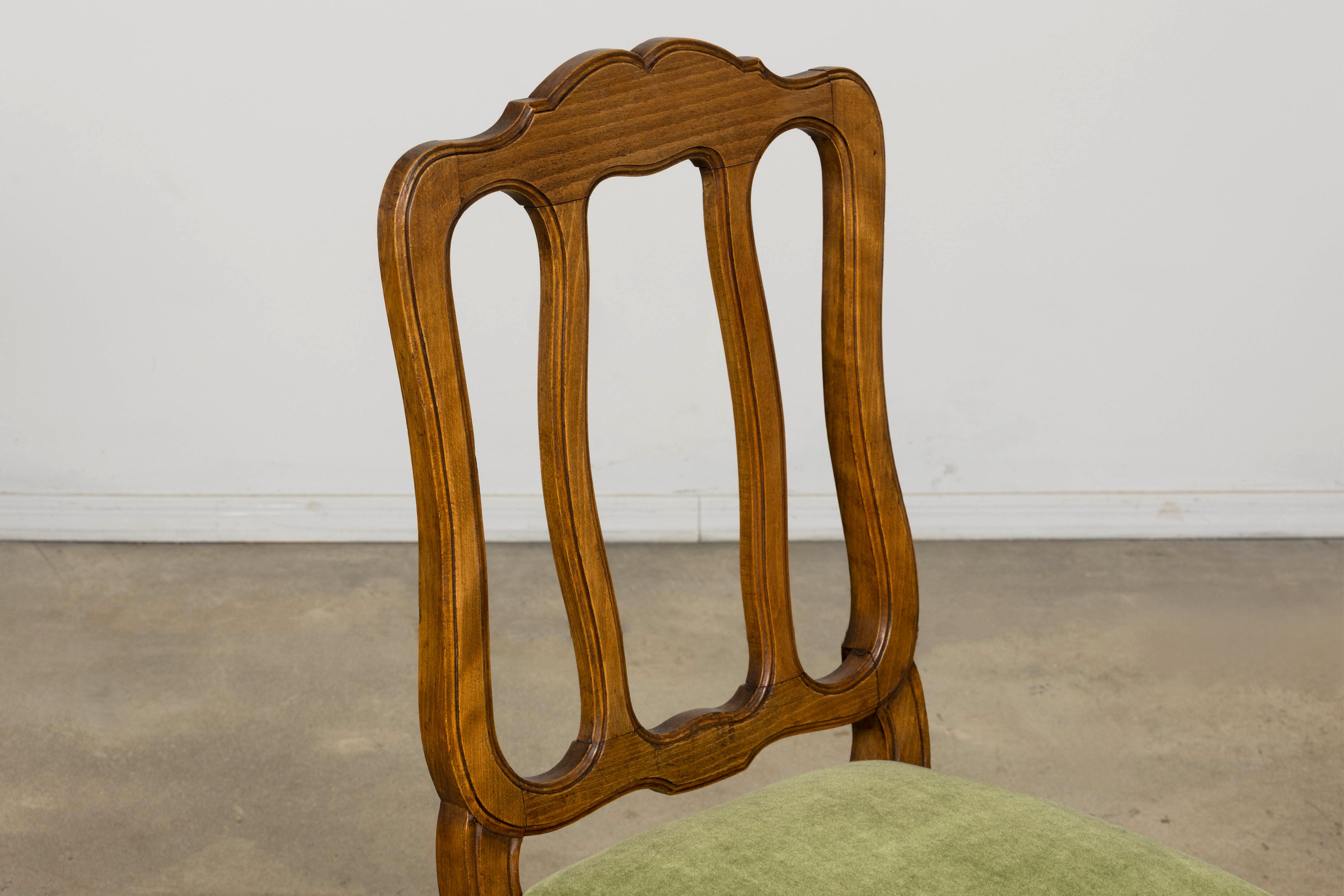 Early 20th Century French Louis XV Walnut Dining Chairs with Moss Green Mohair, Set of 8