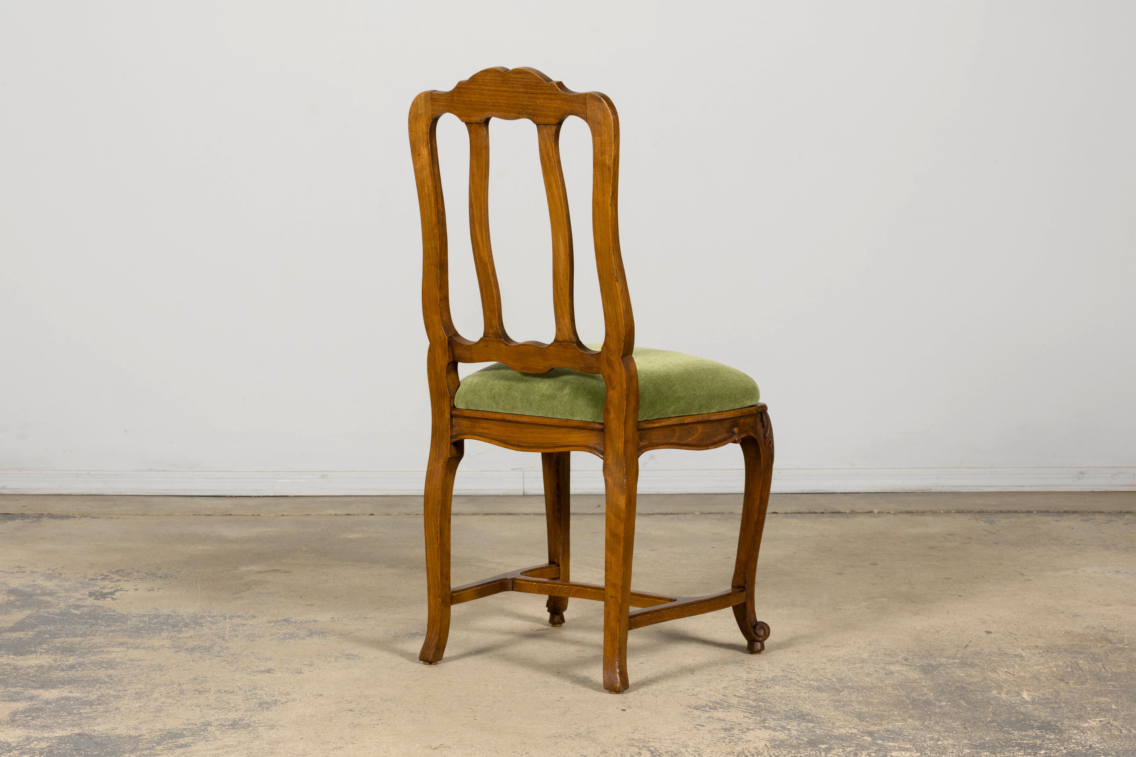 Early 20th Century French Louis XV Walnut Dining Chairs with Moss Green Mohair, Set of 8