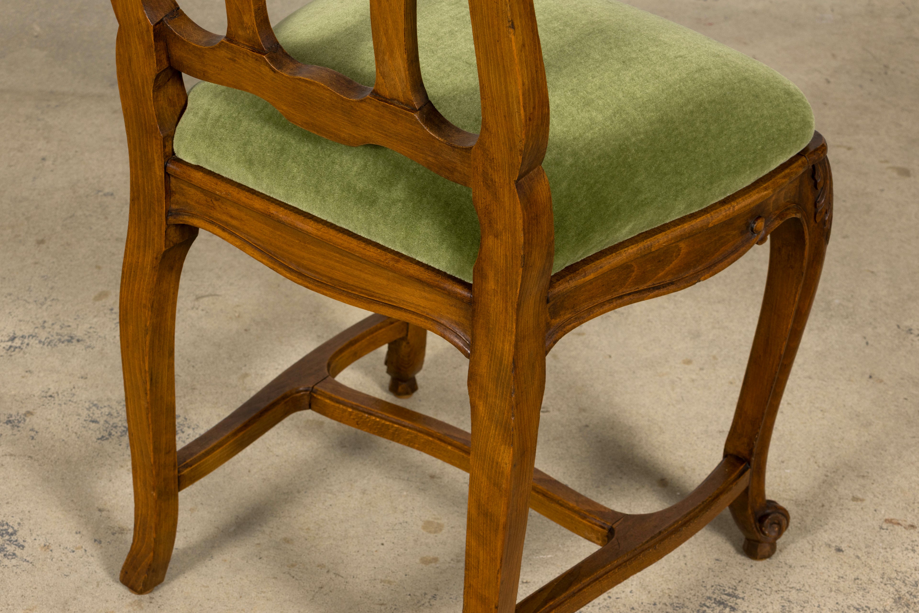 Early 20th Century French Louis XV Walnut Dining Chairs with Moss Green Mohair, Set of 8