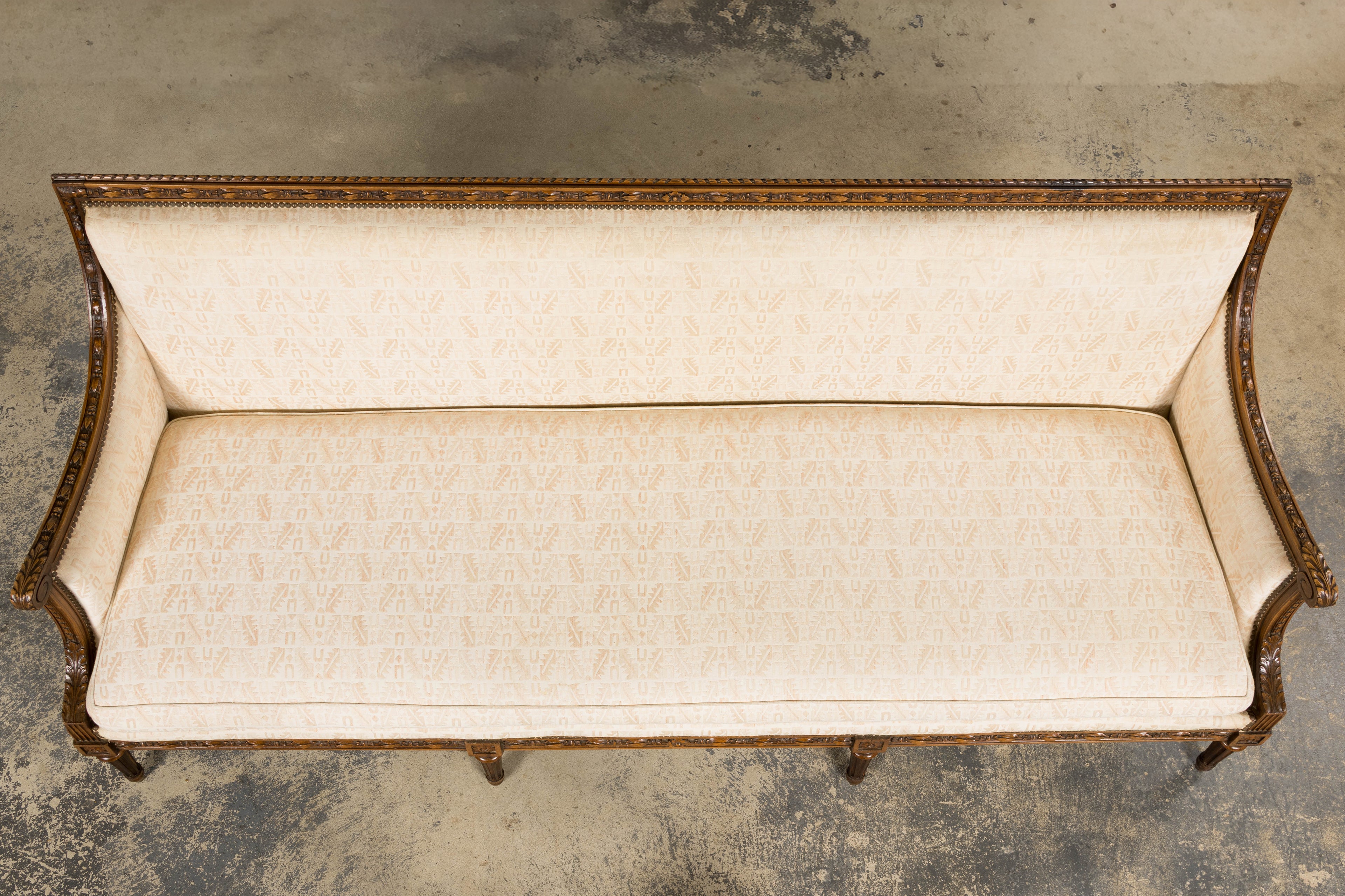 Late 19th Century French Louis XVI Style Oak Canapé in Cream Jacquard