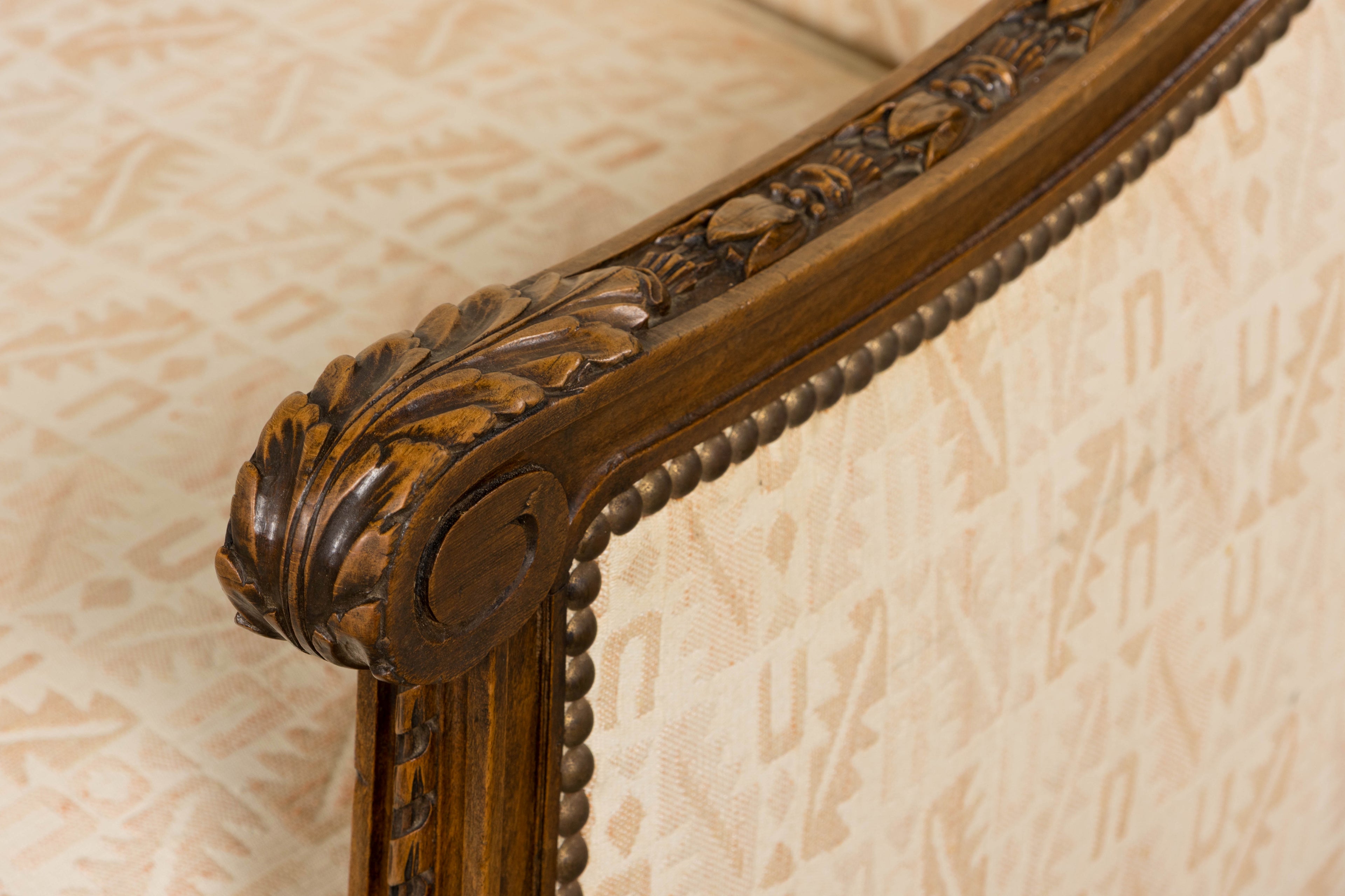 Late 19th Century French Louis XVI Style Oak Canapé in Cream Jacquard