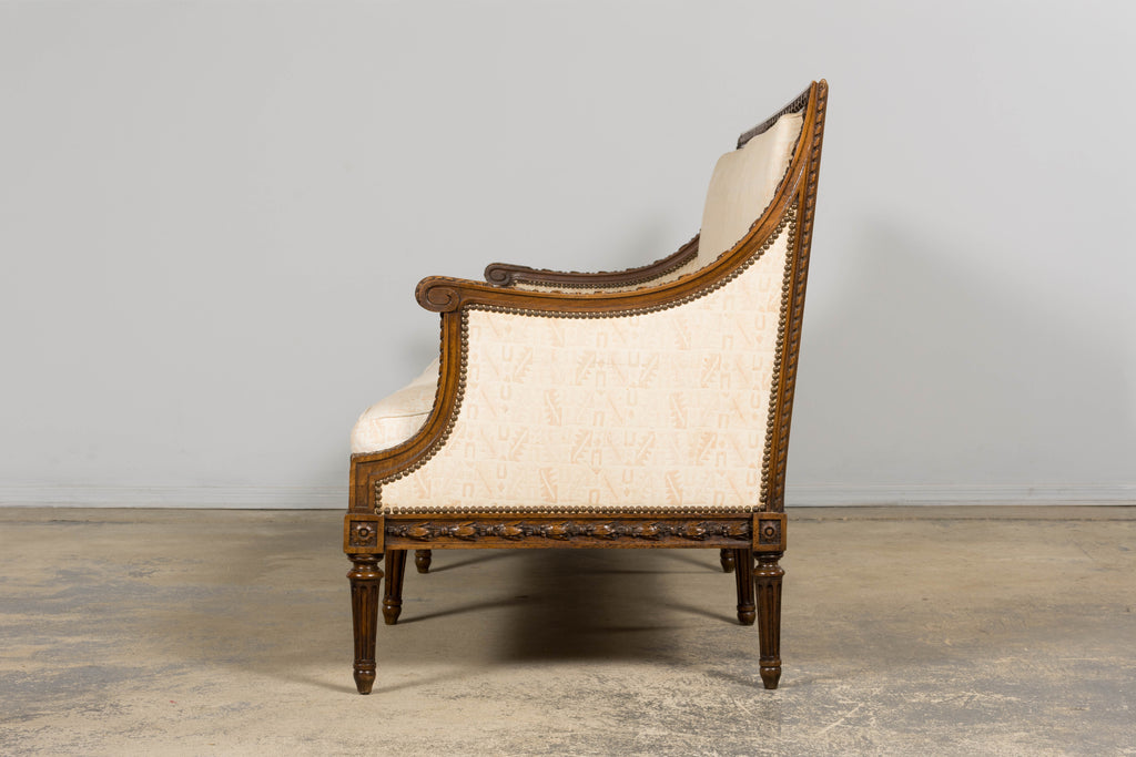 Late 19th Century French Louis XVI Style Oak Canapé in Cream Jacquard