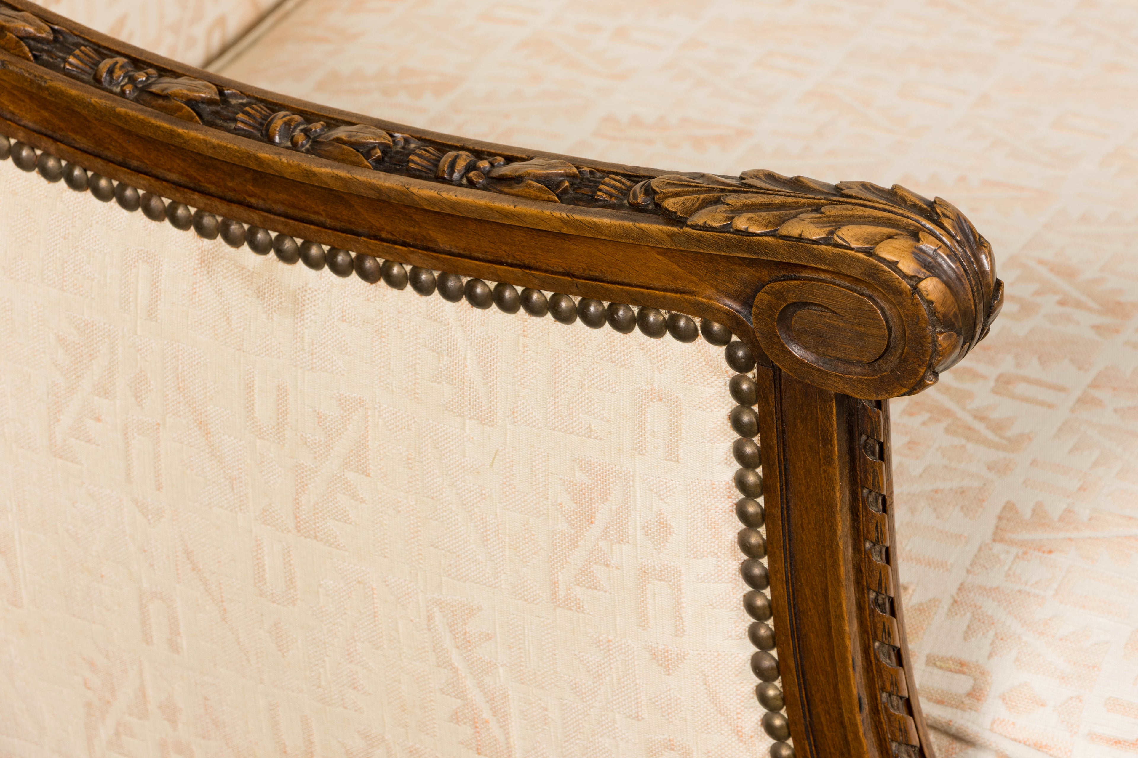 Late 19th Century French Louis XVI Style Oak Canapé in Cream Jacquard