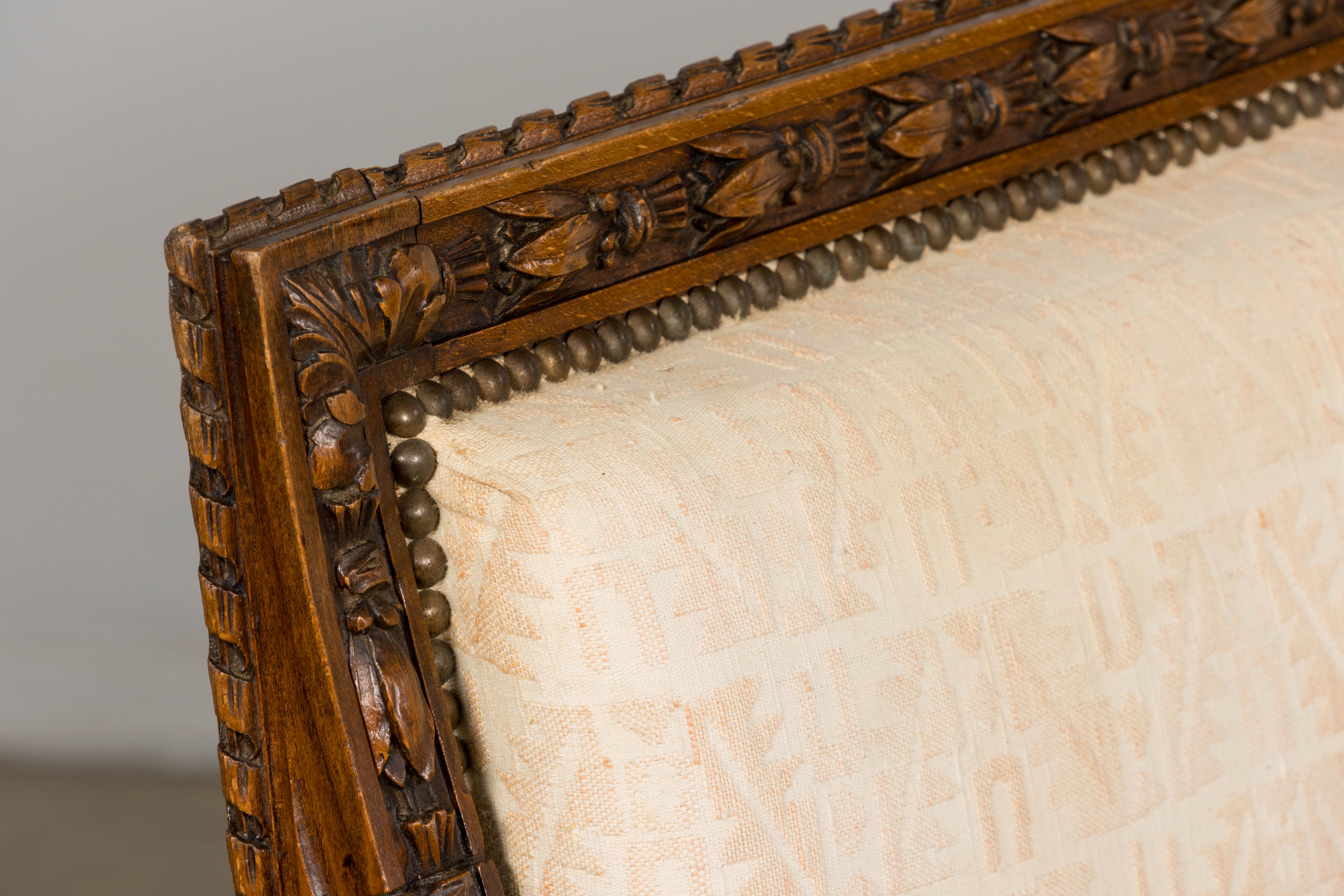 Late 19th Century French Louis XVI Style Oak Canapé in Cream Jacquard