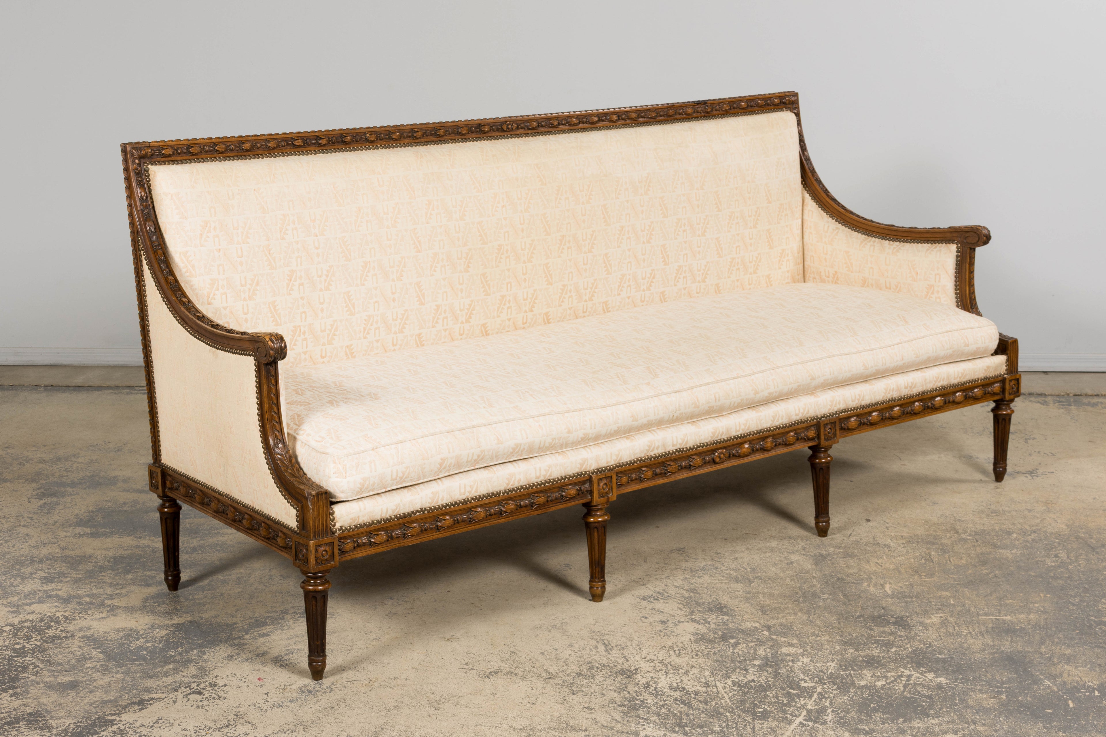 Late 19th Century French Louis XVI Style Oak Canapé in Cream Jacquard