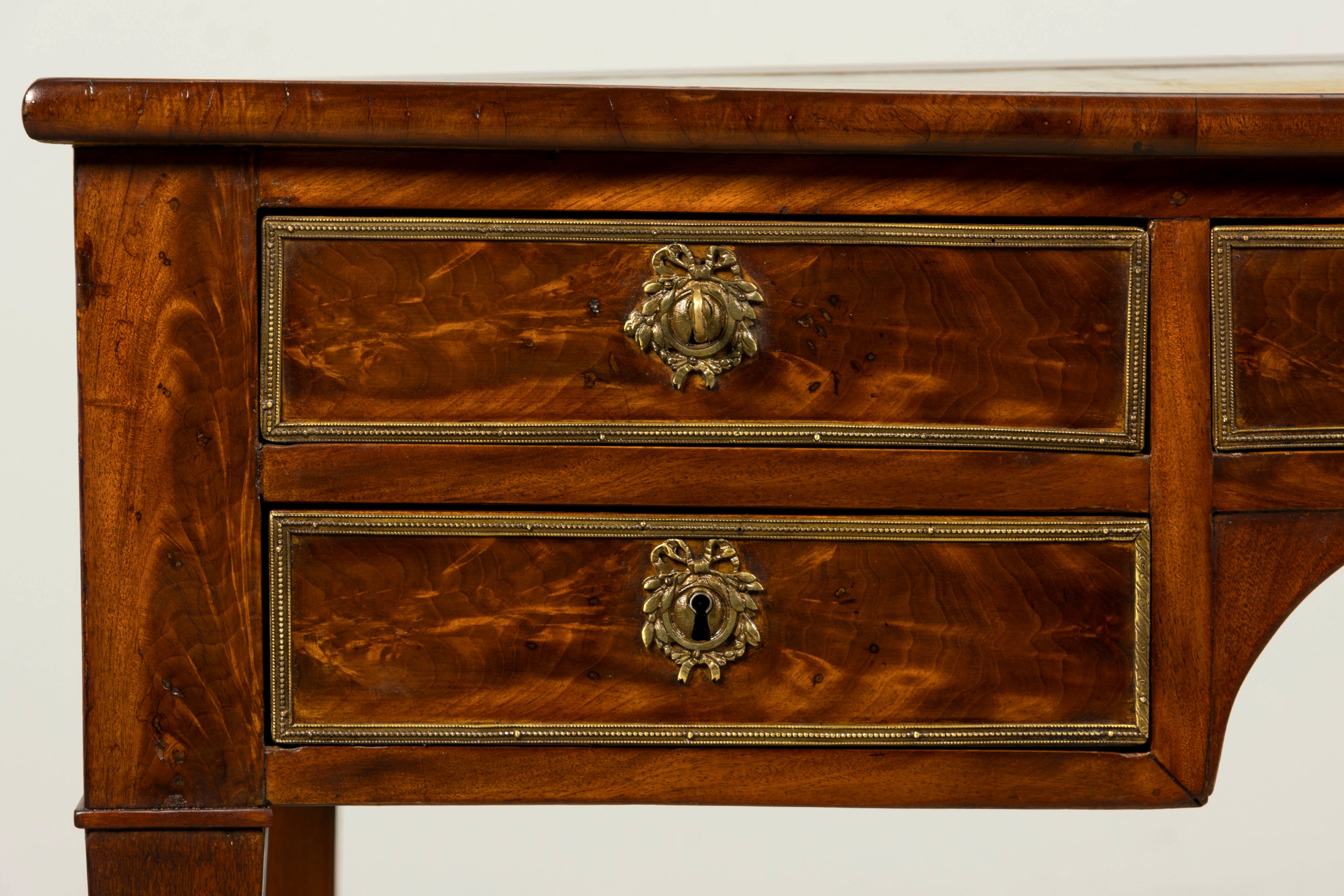 Mid-19th Century French Neoclassical Mahogany Bureau Plat Desk With Chartreuse Leather