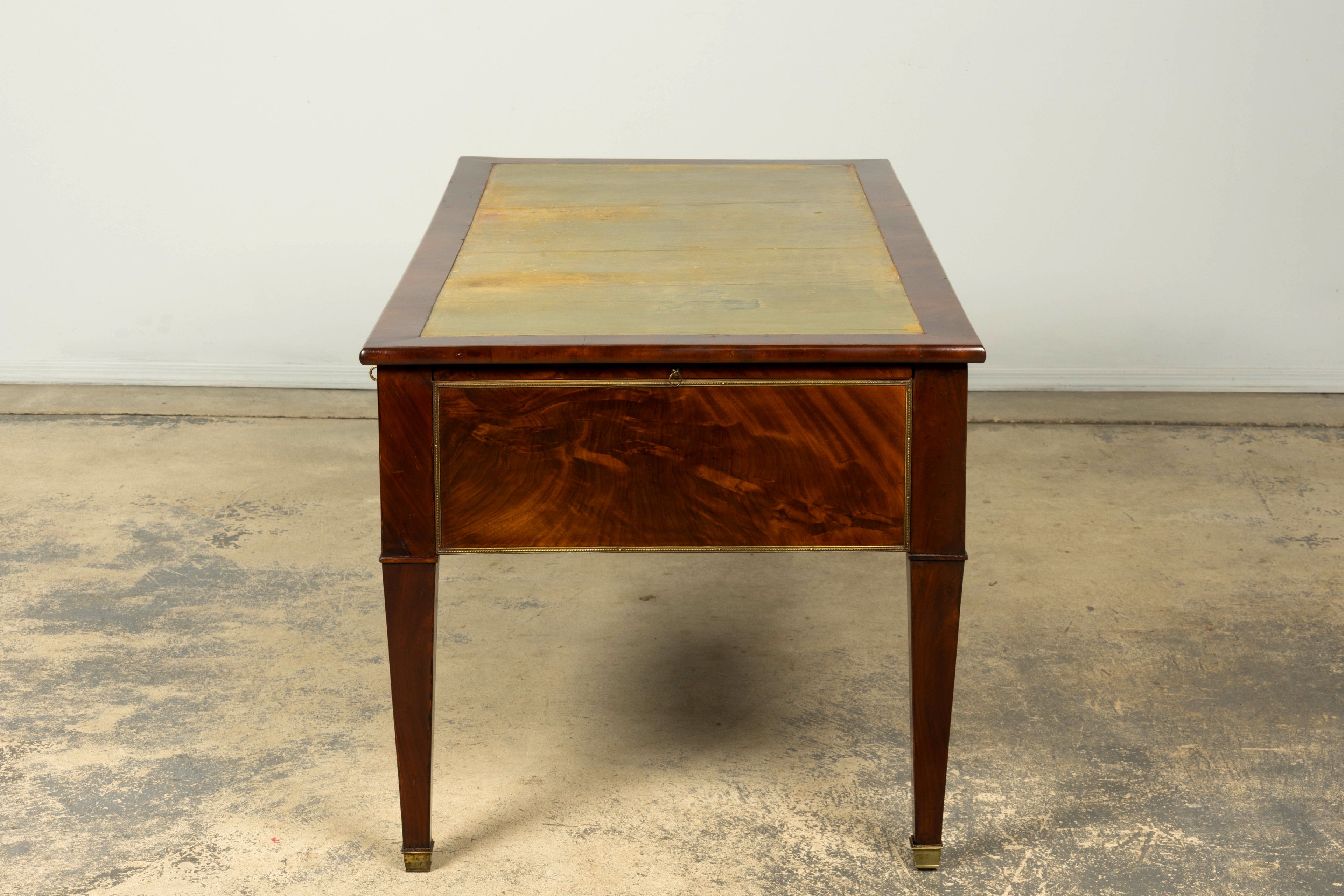 Mid-19th Century French Neoclassical Mahogany Bureau Plat Desk With Chartreuse Leather
