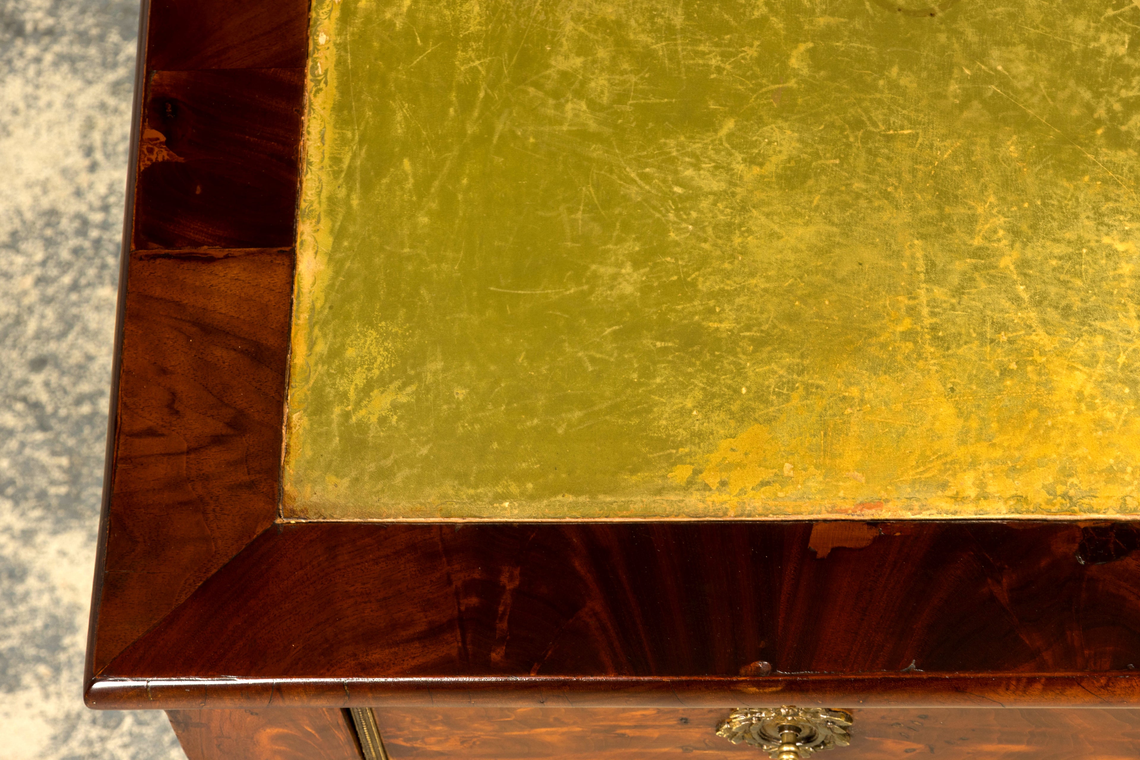 Mid-19th Century French Neoclassical Mahogany Bureau Plat Desk With Chartreuse Leather
