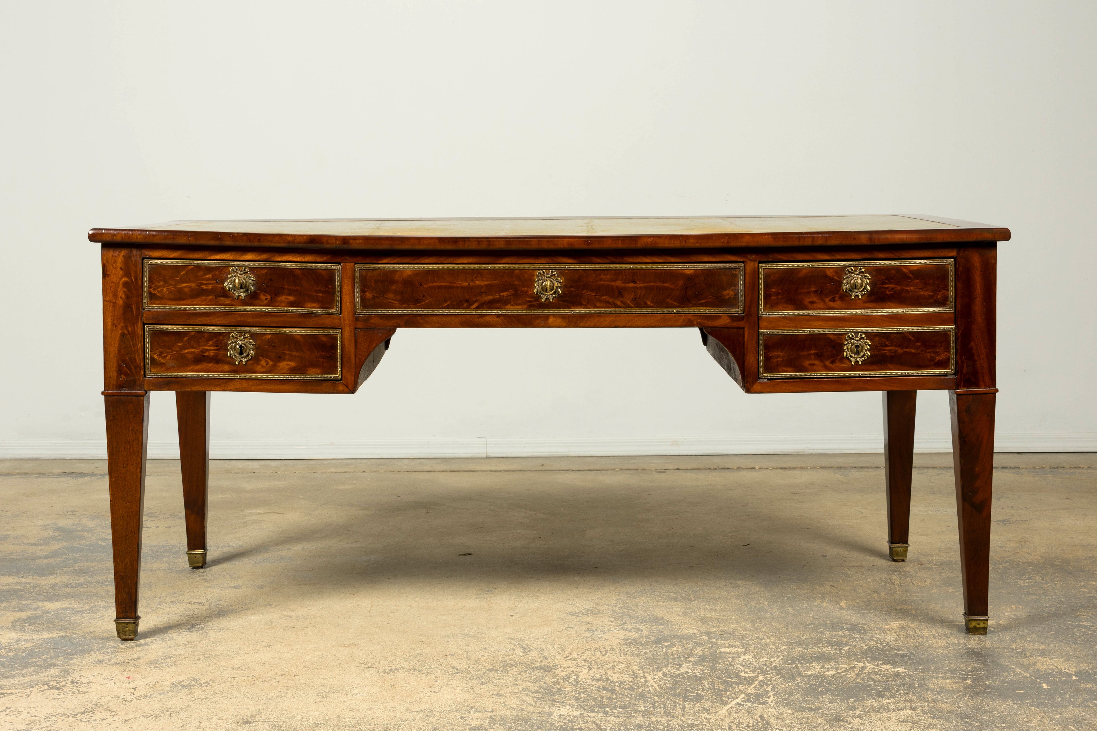 Mid-19th Century French Neoclassical Mahogany Bureau Plat Desk With Chartreuse Leather