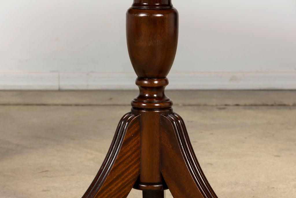 Mid-Century English Georgian Style Mahogany Double Pedestal Extendable Dining Table