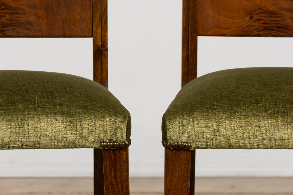 Set of 6 French Art Deco Walnut Dining Chairs in Olive Green Velvet, 1930s