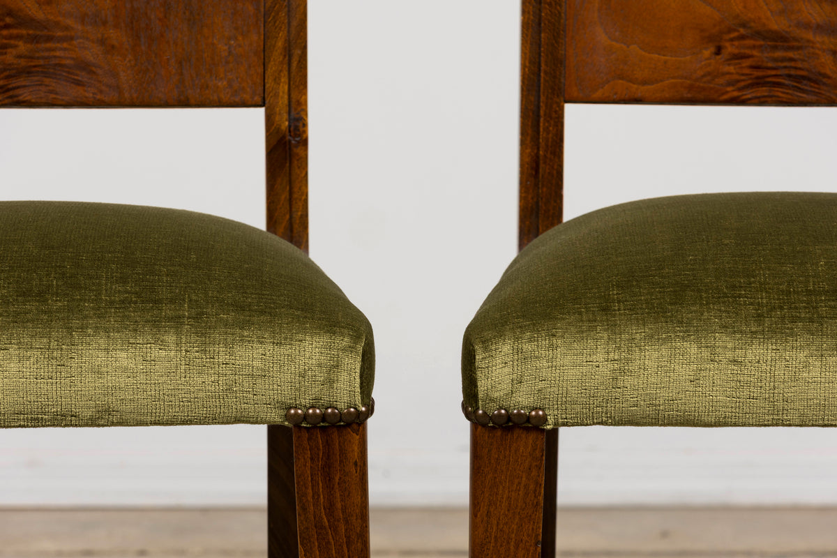 Set of 6 French Art Deco Walnut Dining Chairs in Olive Green Velvet, 1930s