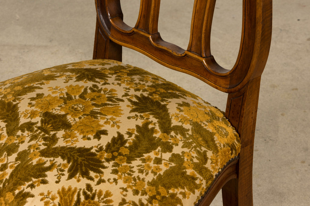 Set of 8 Early 20th Century French Louis XV Style Walnut Dining Chairs