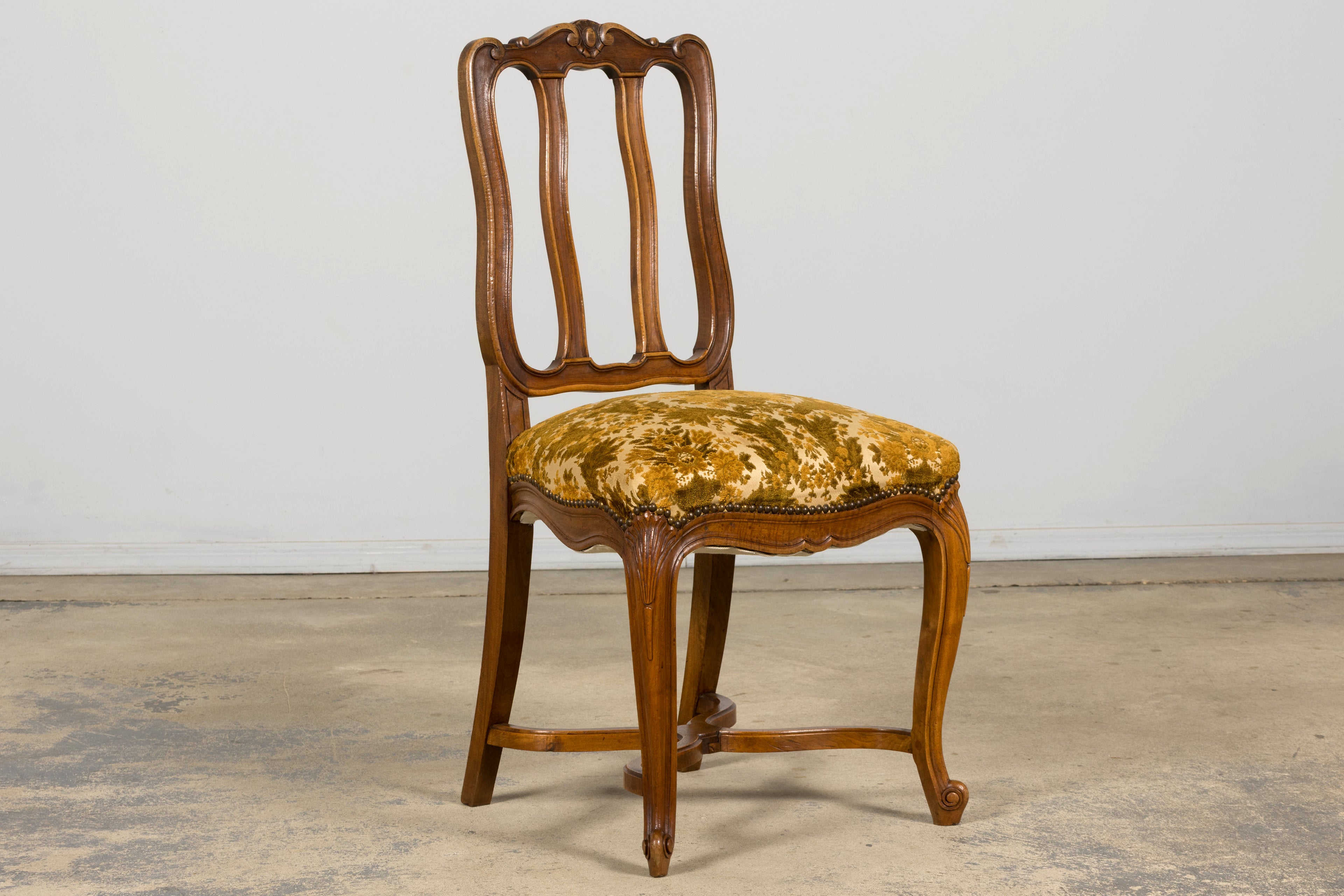Set of 8 Early 20th Century French Louis XV Style Walnut Dining Chairs