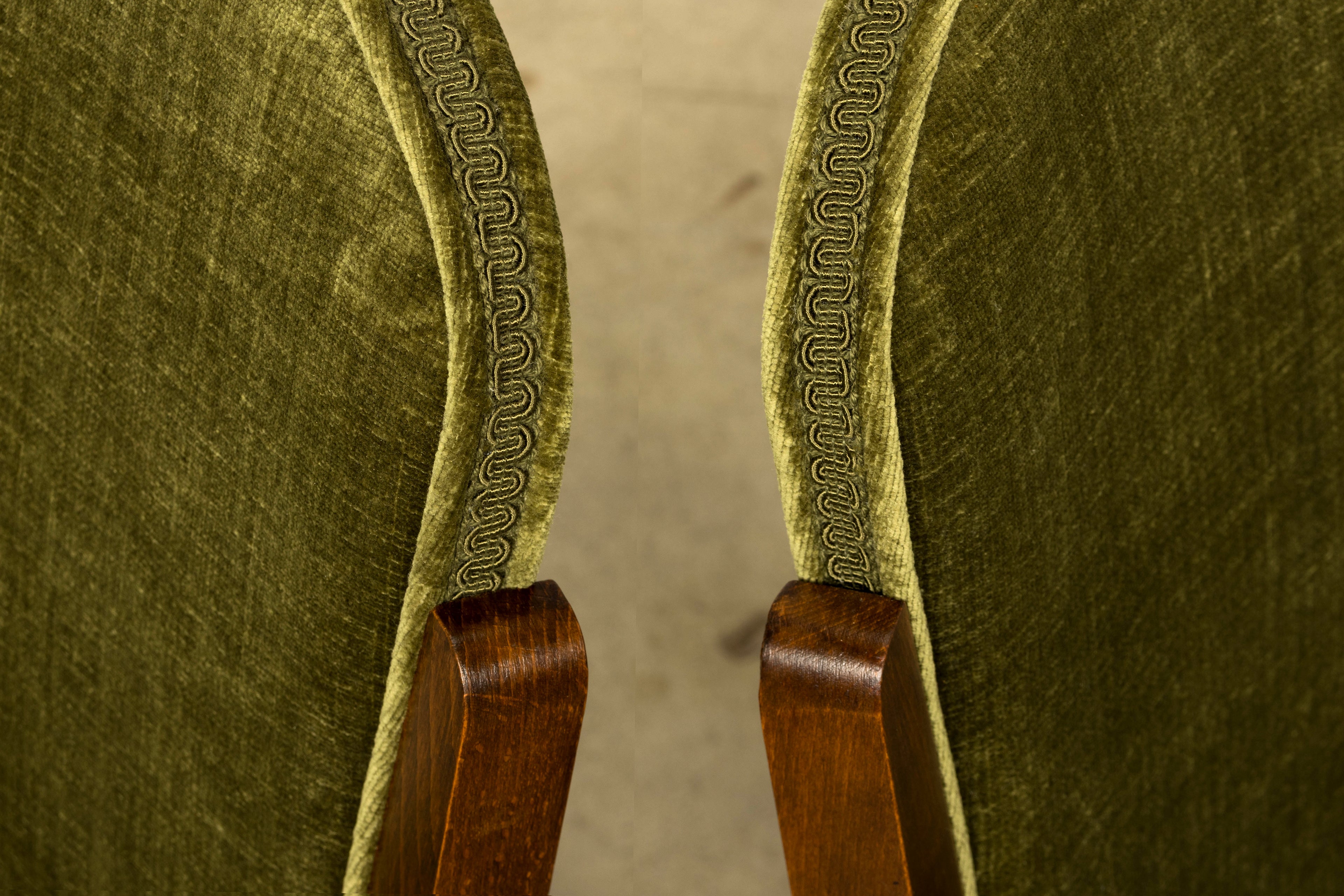 Set of Six 1930s French Art Deco Maple Dining Chairs in Olive Green Velvet