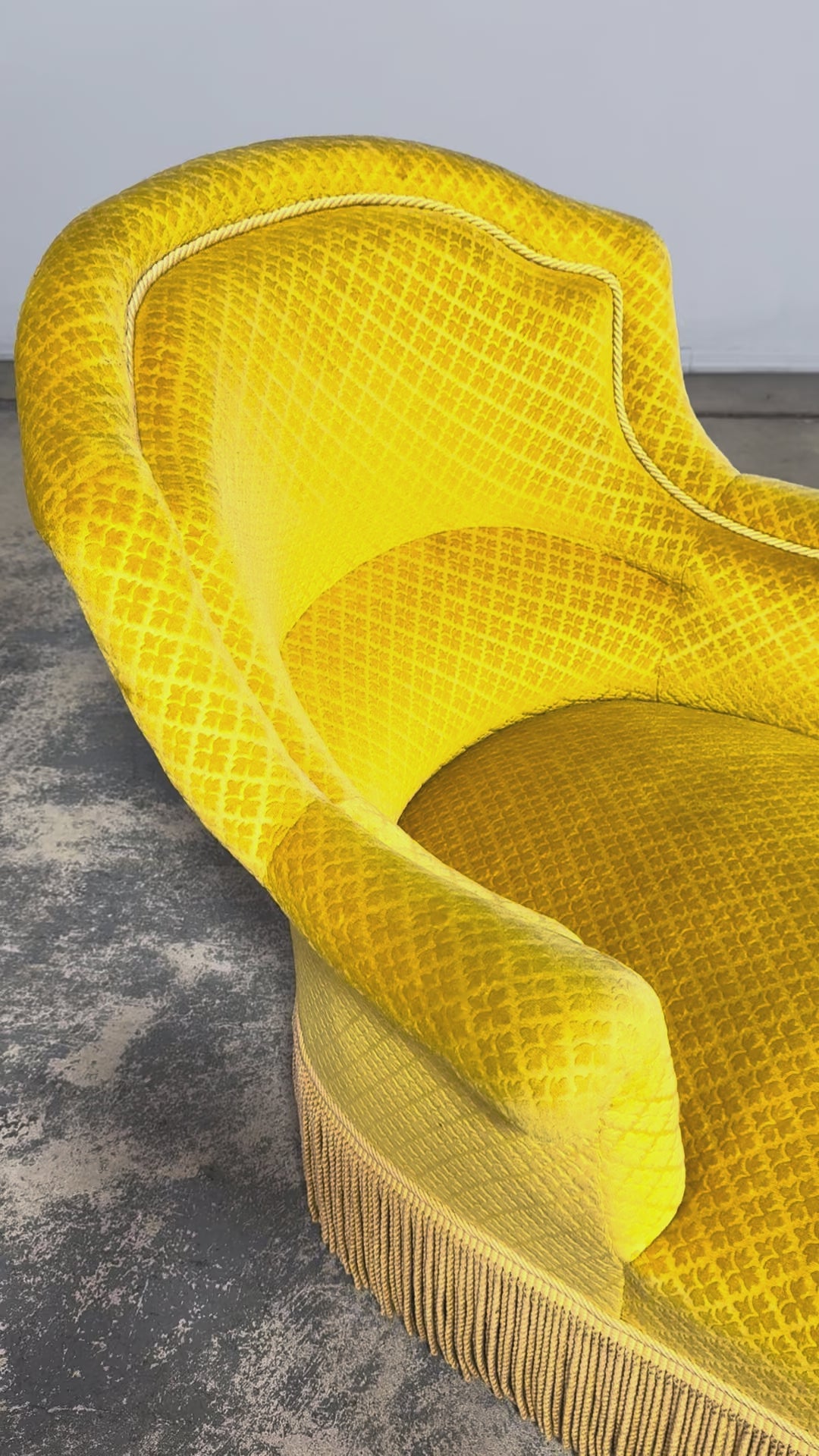 19th Century French Napoleon III Chaise Lounge in Golden Yellow Velvet
