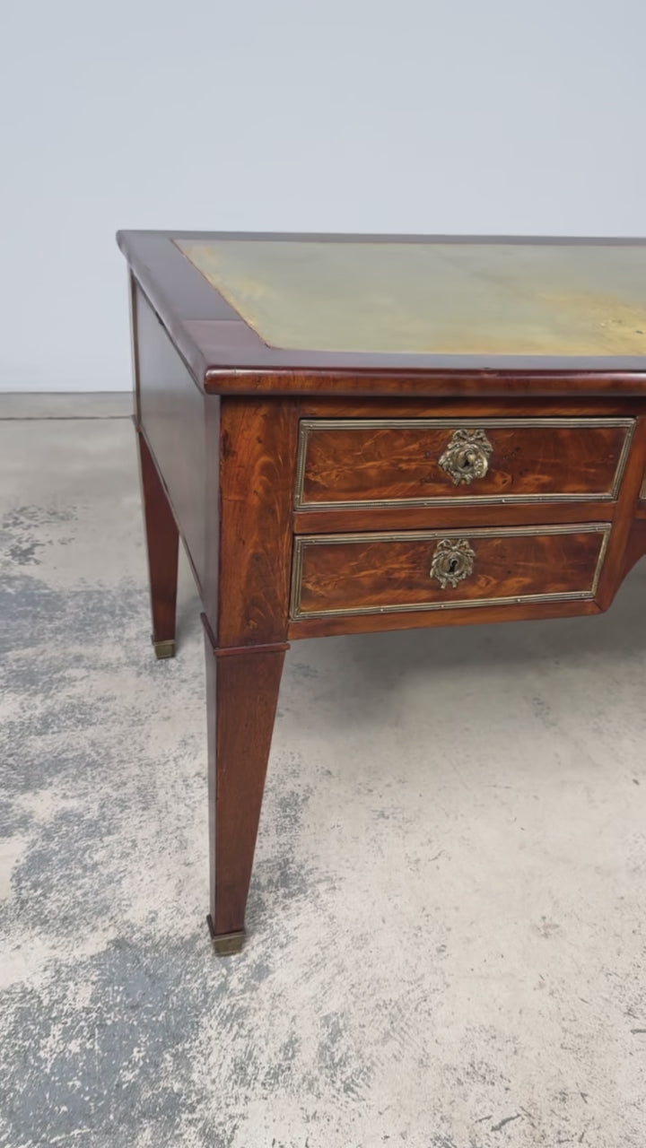 Mid-19th Century French Neoclassical Mahogany Bureau Plat Desk With Chartreuse Leather