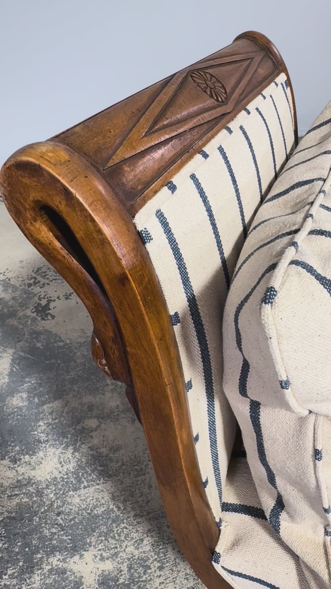 Early 19th Century French Empire Mahogany Recamier in Striped Jacquard