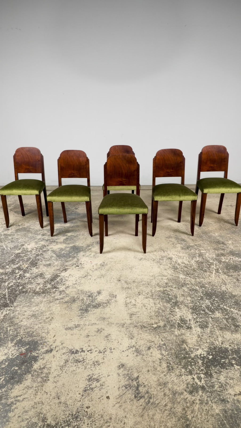 Set of 6 French Art Deco Walnut Dining Chairs in Olive Green Velvet, 1930s