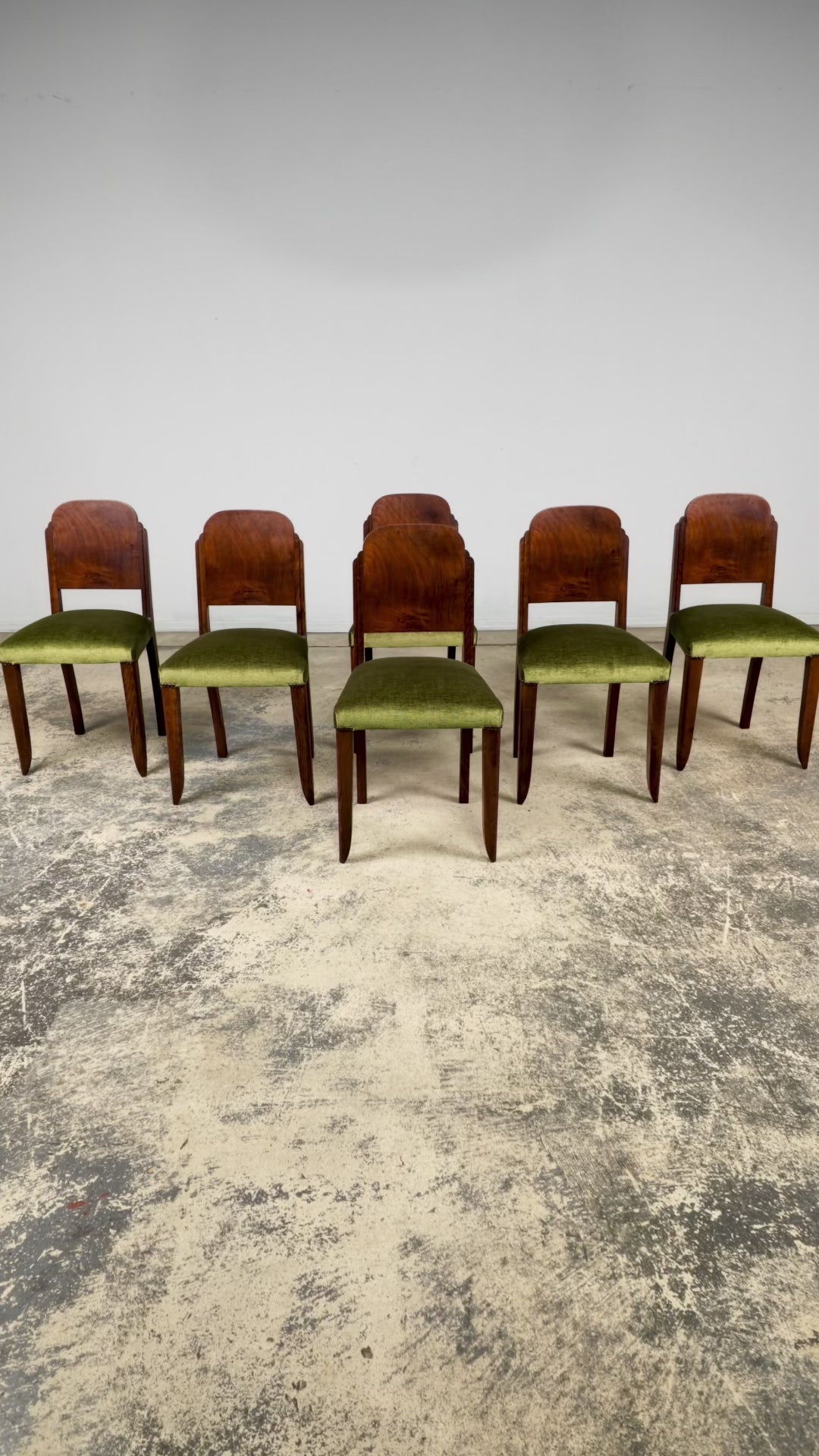 Set of 6 French Art Deco Walnut Dining Chairs in Olive Green Velvet, 1930s