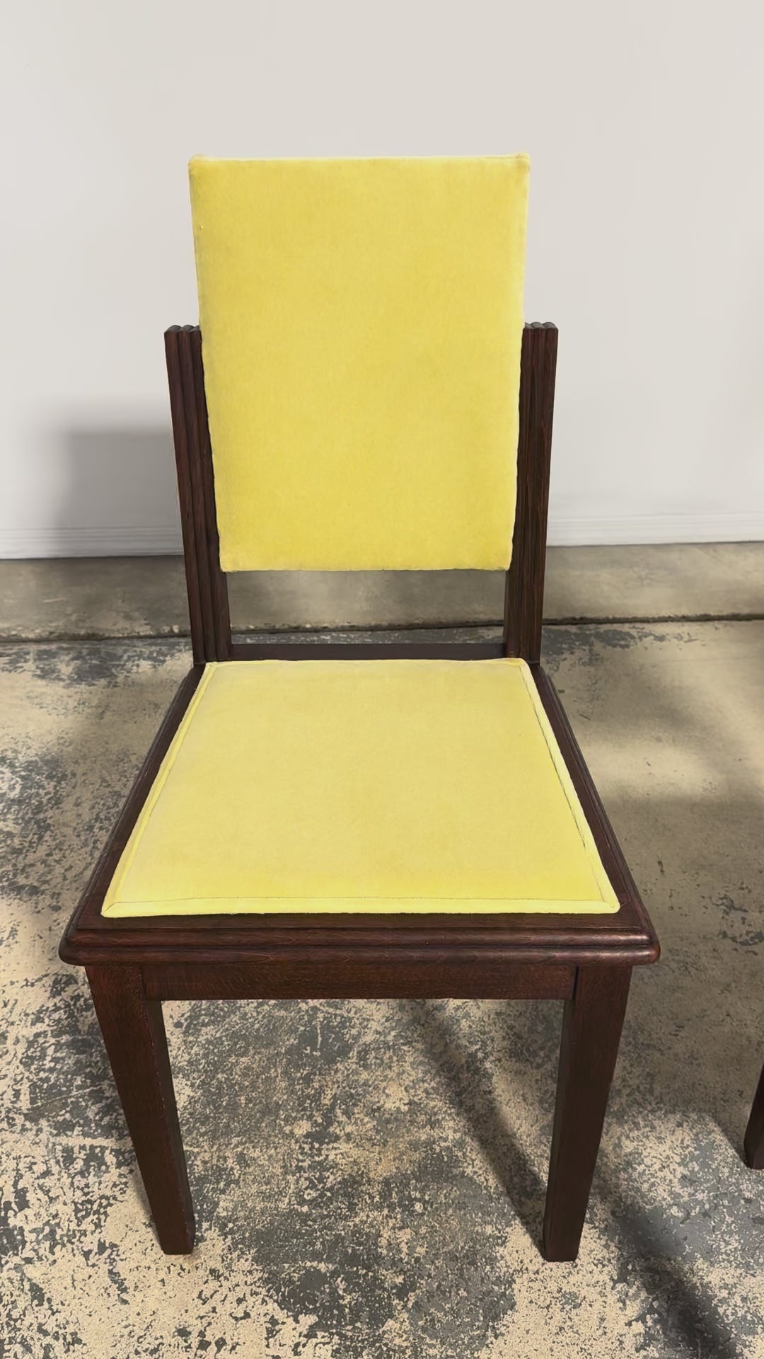 1930s French Art Deco Oak Dining Chairs in Light Yellow Velvet – Set of 8