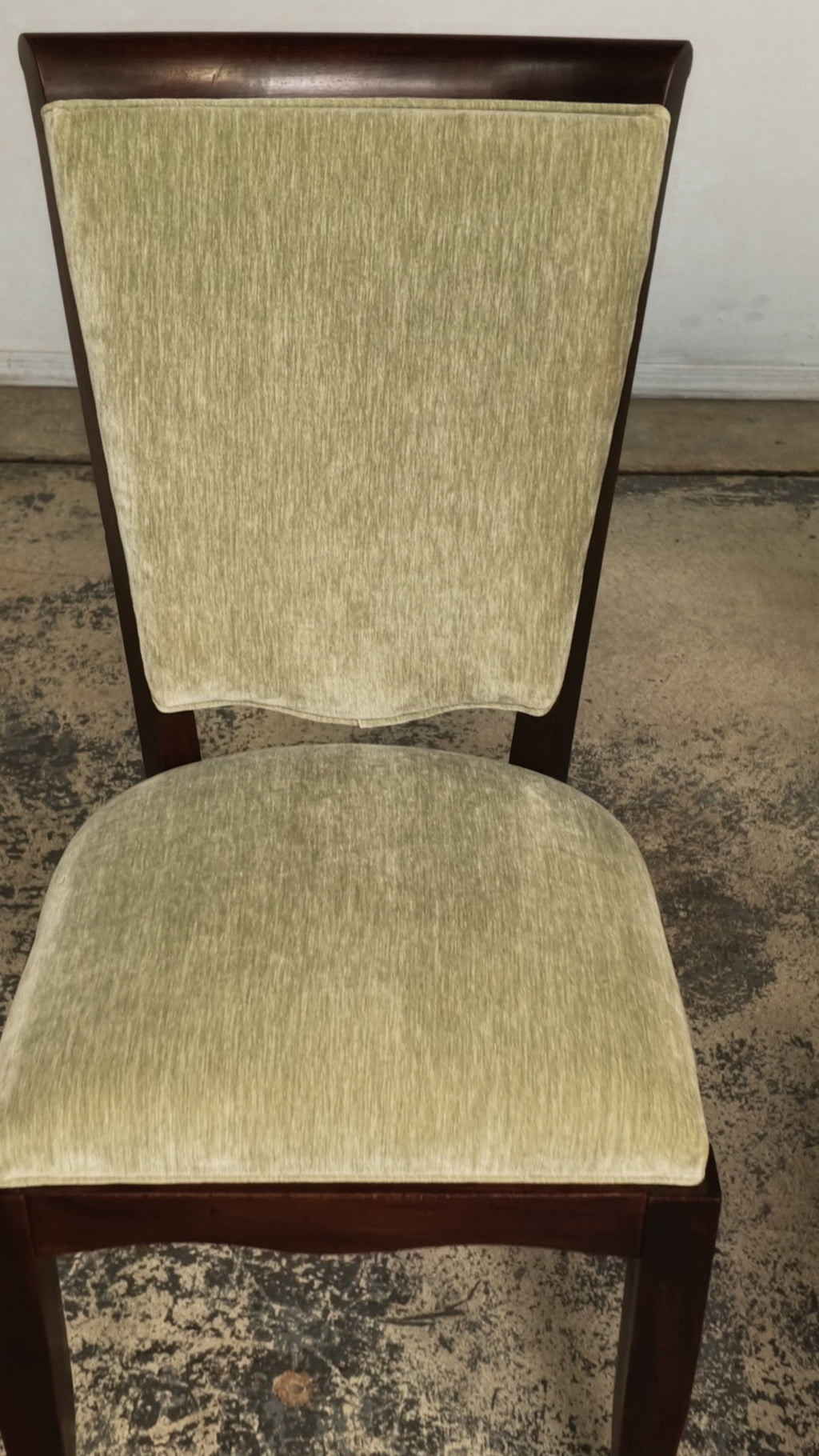Set of 8 French Art Deco Walnut Dining Chairs in Sprout Green Velvet, 1930s
