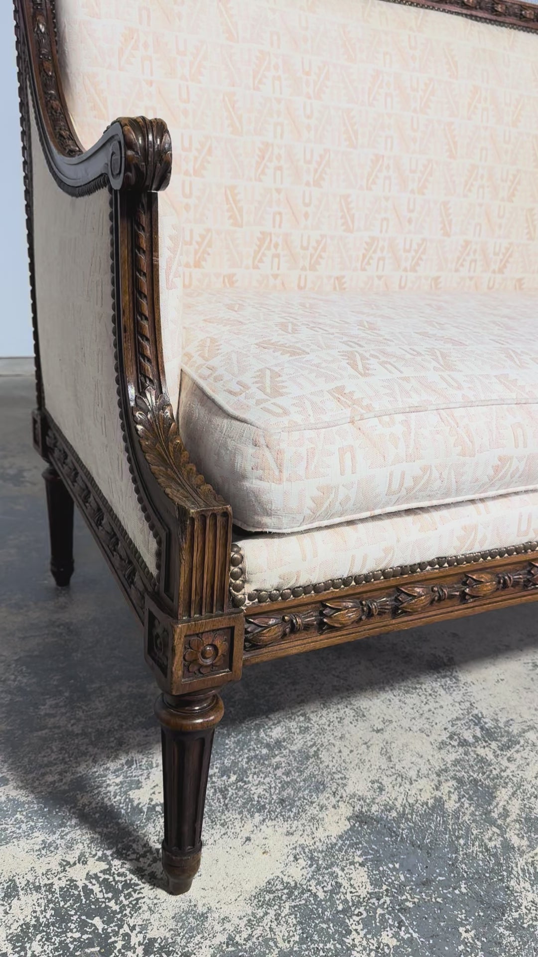 Late 19th Century French Louis XVI Style Oak Canapé in Cream Jacquard