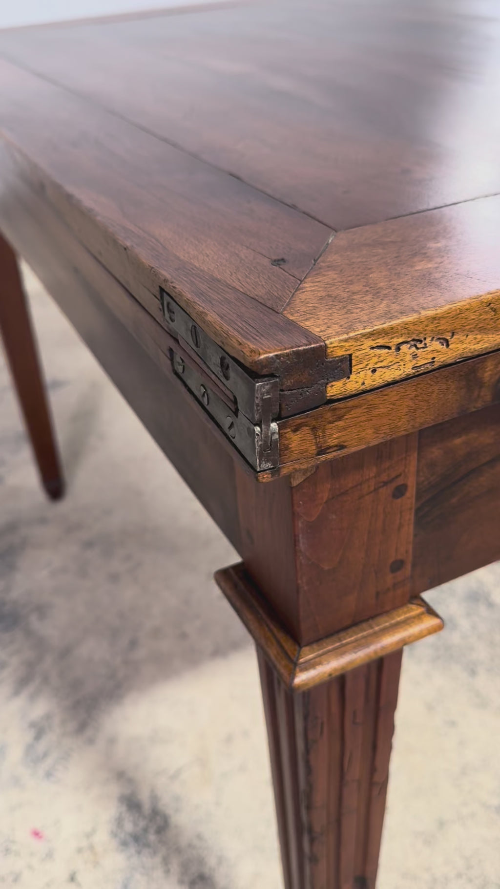 19th Century French Neoclassical Louis XVI Walnut Extendable Dining Table