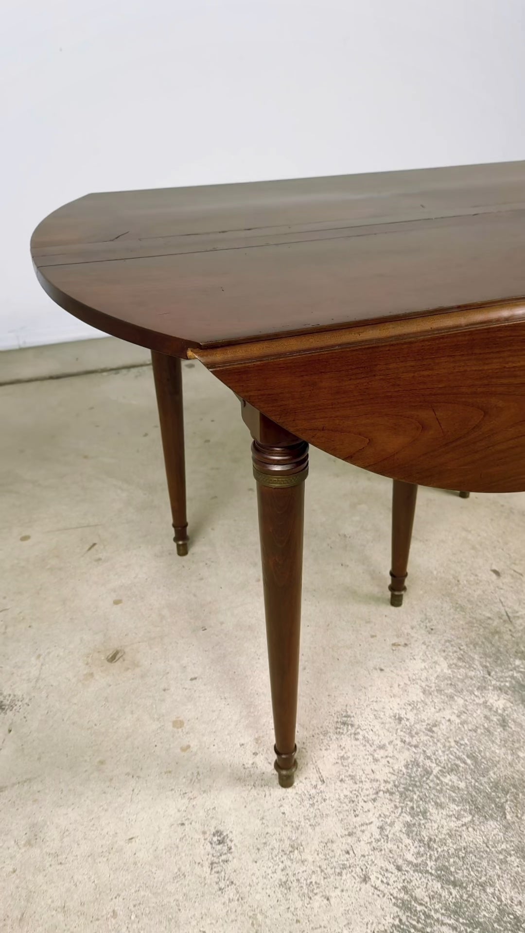 Early 19th Century French Directoire Walnut Extending Dining Table