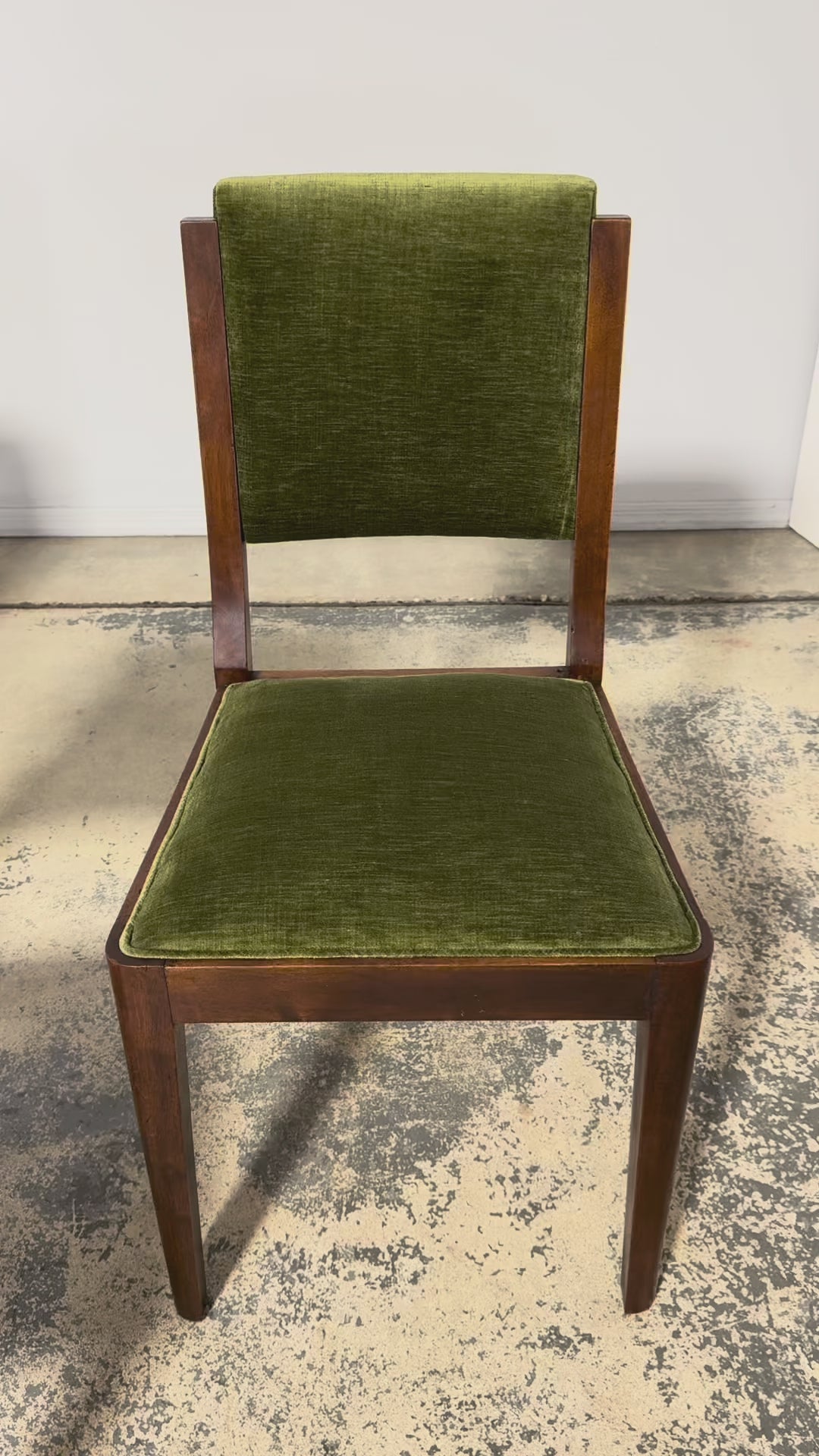 1930s French Art Deco Walnut Dining Chairs in Olive Green Velvet – Set of 10